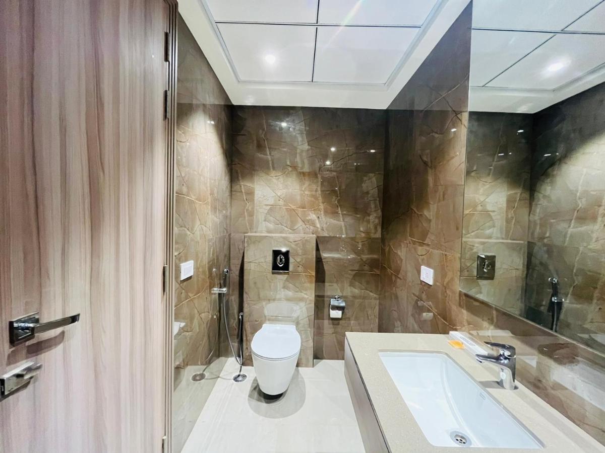 Hotel The Royal Vista Varanasi Exterior foto