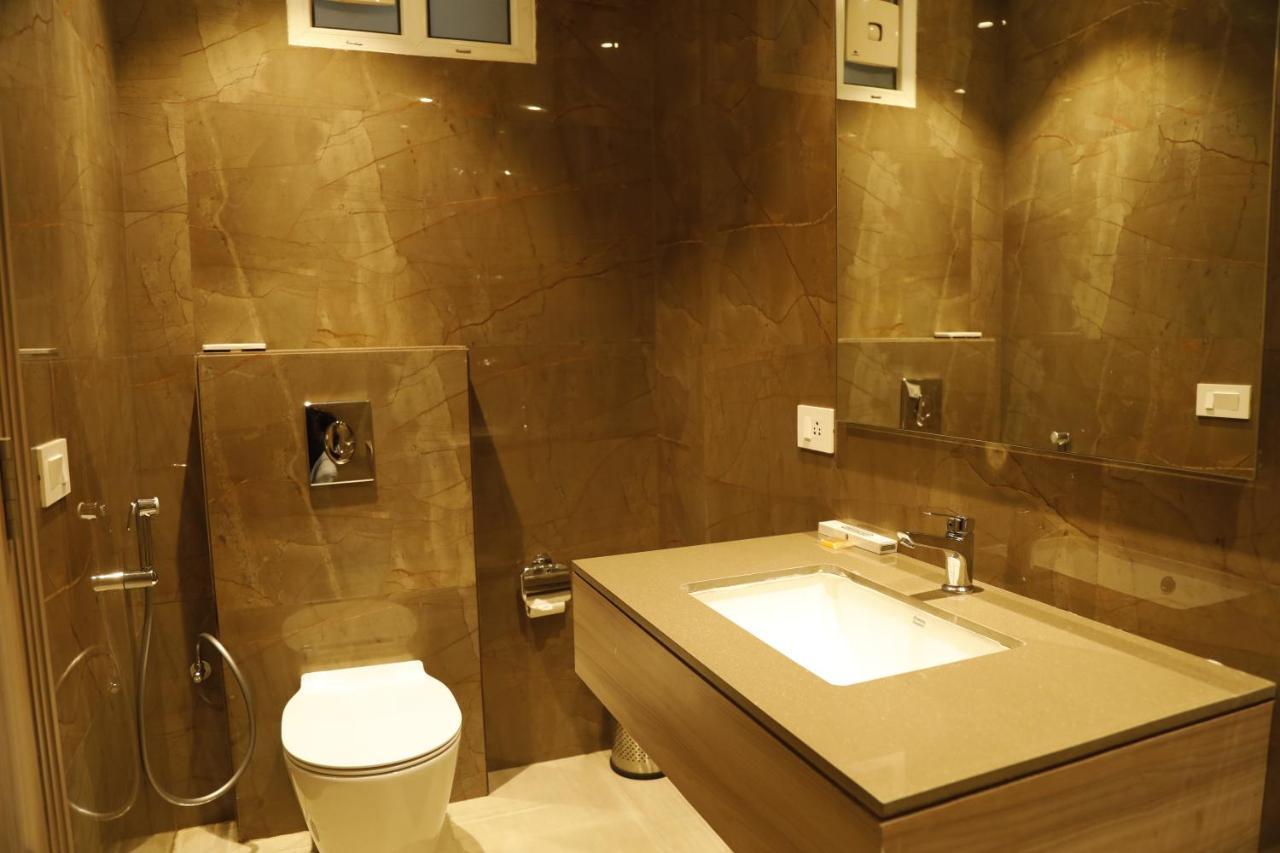 Hotel The Royal Vista Varanasi Exterior foto